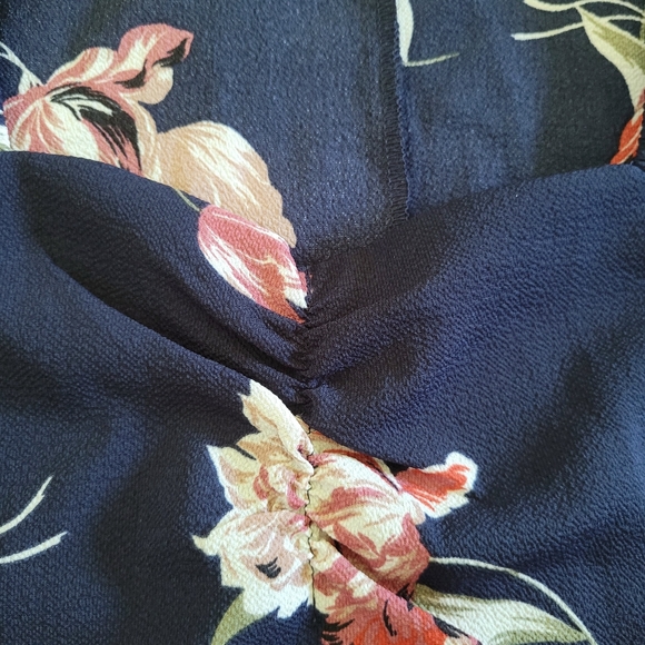 Harve Benard Navy🇺🇲 Floral💐 Top - NWT - Picture 6 of 13